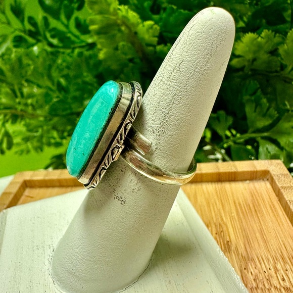 Blue Opal and silver ring - Picture 2 of 5